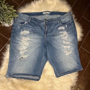 Torrid distressed denim shorts sz 26
